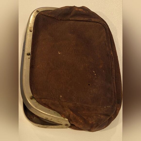 Antuque french leather coin purse with a metal clasp - Picture 4 of 7